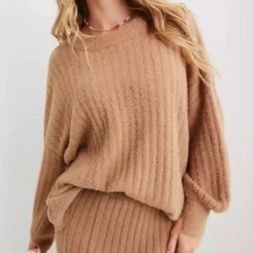 Aerie Buttercream Crew Sweater – Cappuccino
Size: Medium (Oversized fit)